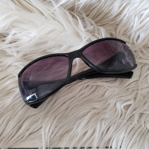 MICHAEL KORS - Sunglasses & case - Picture 10 of 11